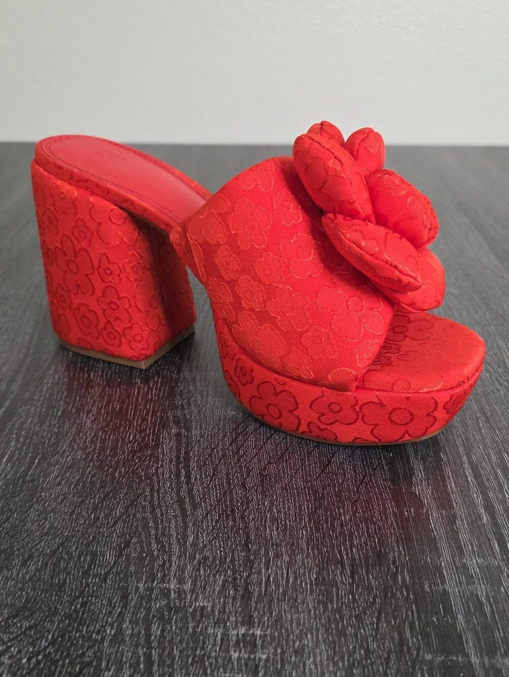 Gianni Bini Red Orange Floral Platform Mule 8M. 3D Rose-Accent Thick Front Strap - Picture 3 of 12